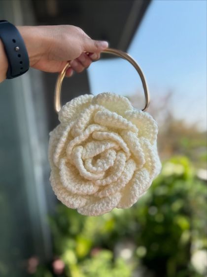 Our classic white Rose bag with a metallic handle. It's an elegant and timeless piece for any wardrobe.