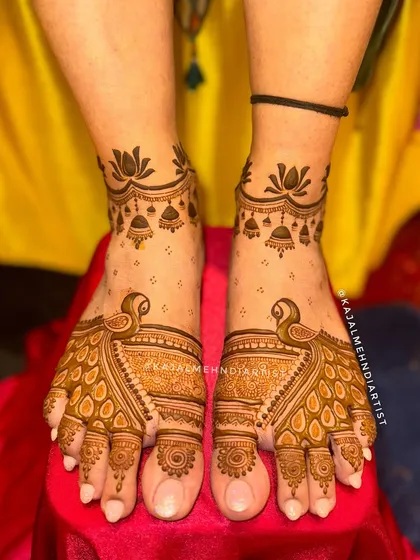 A graceful design for bridal feet, with peacocks spreading their feathers across the toes and lotus motifs adorning the ankles.