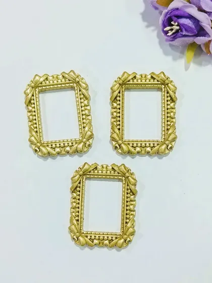 Our mini frames are also available in a beautiful gold finish. This set of three rectangular frames with bow details adds a touch of vintage charm to any project.