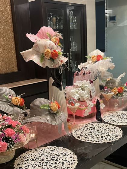 An overview of the 'Perfume Paradise' theme, where fashion and fragrance meet. I used personalized, decorated hats as statement centerpieces, surrounded by fresh flowers and elegant perfume bottles.