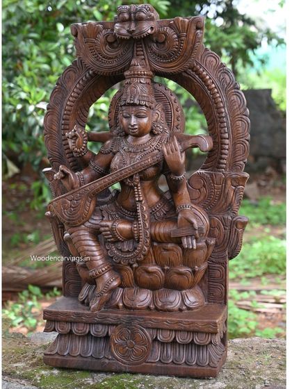 A slightly different angle of the 35.5-inch Saraswathi, showing the depth of the Prabhavali arch.