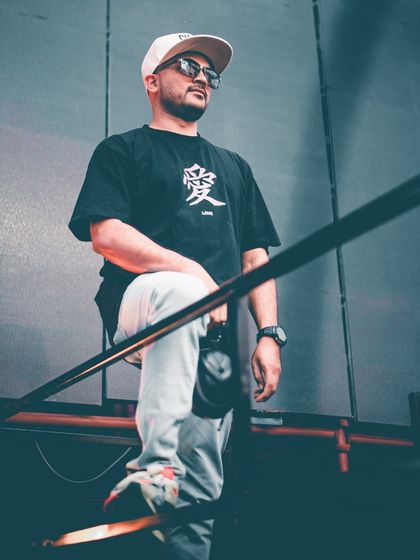 Shine HVK - Club & Festival DJ Behind the Decks photo 10