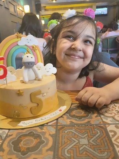 This picture of a happy 5-year-old with her unicorn and rainbow cake absolutely made my day! It was an absolute pleasure baking for her and being a part of her special celebration.