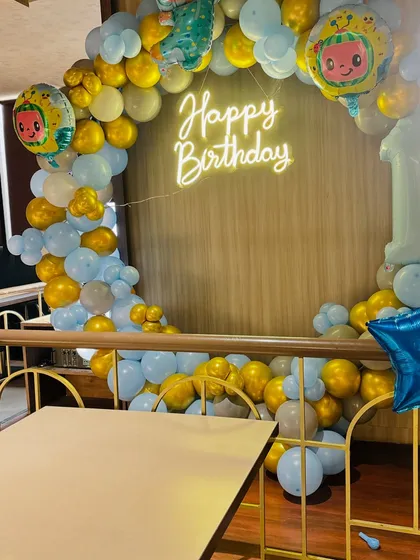 A close-up of the Cocomelon balloon arch and neon sign, highlighting the details.