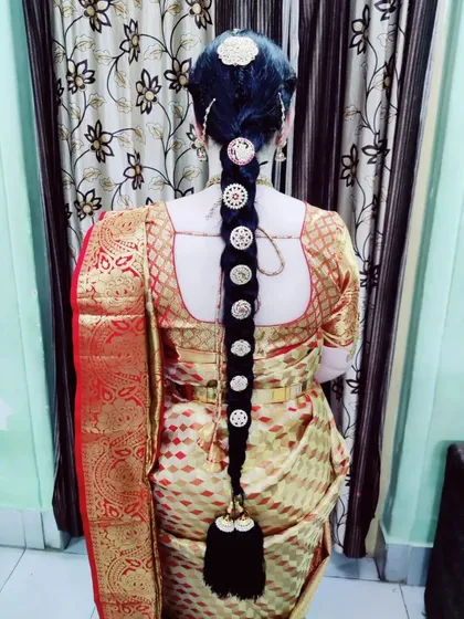 A duplicate image of bride Jaylakshmi's traditional Varapooja braid.