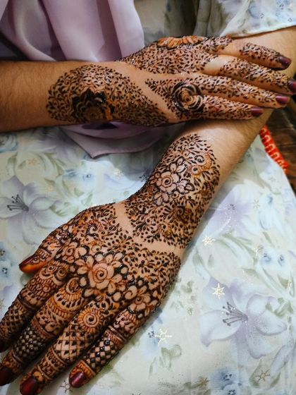 A beautiful design from my Eid henna collection, featuring delicate, leafy patterns.