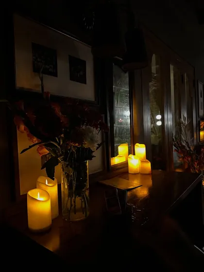 Imagine a space like this: dimly lit, warm, and filled with the soft glow of candles. This is the kind of calm and safe atmosphere I create for every sound bath session, a place where you can truly let go of stress and anxiety.