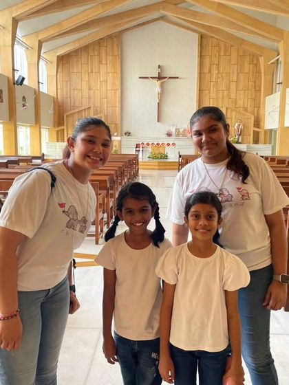 Our youngest band presented a captivating rendition of ABBA's renowned song "I Have a Dream," mesmerizing the elderly residents. It was a truly delightful showcase of young talent.
