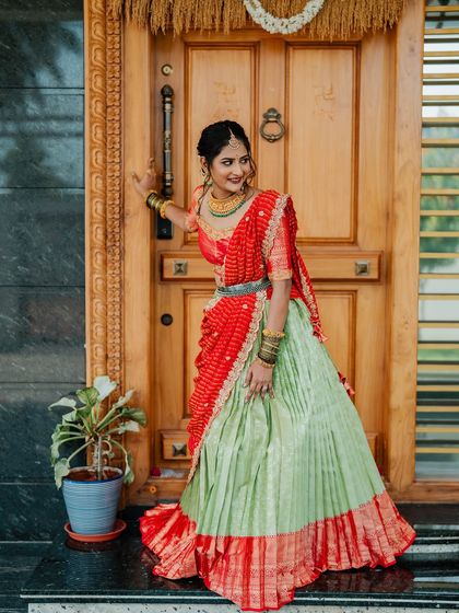 My beautiful client Chethana looks stunning in this custom Kanchi Pattu tissue lehenga. The sea-green and red combination is a classic, and I designed it as a Langa Voni for a traditional yet fresh look for her special day.