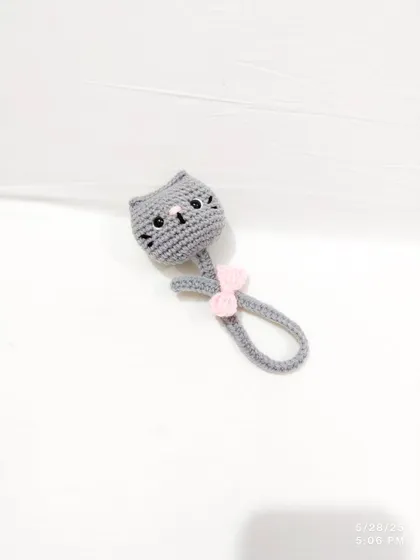 An adorable cat bookmark for the book lovers. This little grey kitty with a pink bow will happily save your page for you.