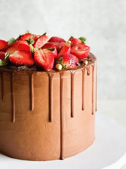 A flavor that brings pure joy. This is my signature Strawberry Chocolate cake, featuring rich chocolate frosting, a beautiful drip effect, and a crown of farm-fresh strawberries. It's my little piece of winter magic.