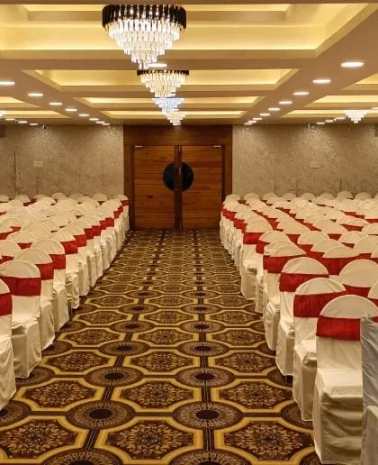 A long shot of Jashan banquet hall in Seawoods, showing the symmetrical seating arrangement leading up to the stage. This hall is conveniently located near the railway station.
