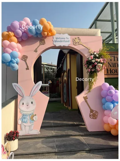 The keyhole entrance arch, featuring a cute white rabbit cutout and pastel balloons.