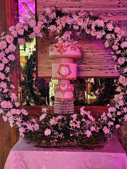 Elegant Wedding & Engagement Cakes photo 6