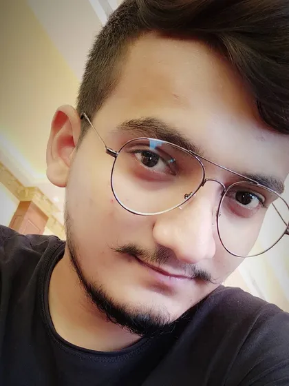 A simple, friendly selfie. I believe building a good connection with my clients is key to capturing natural and comfortable photographs.