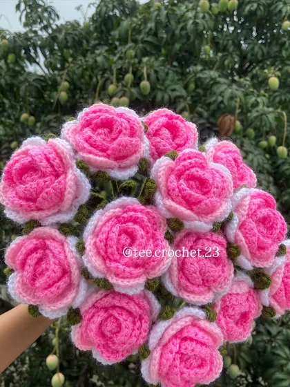 A lovely bouquet of two-toned pink roses.