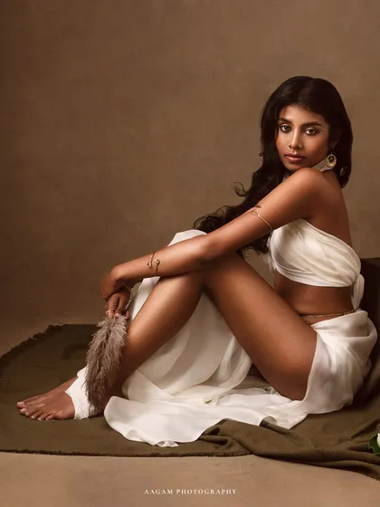 Grace, timelessness, and a moment that lingers forever. This portrait, with the subject draped in white, has the feel of a classical sculpture.