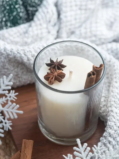 Keep it simple and elegant with this cinnamon and star anise glass candle. The natural spices look beautiful embedded in the wax.