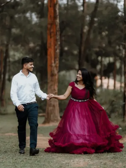 Dress Rental Buzz - Photoshoot Outfit Rental Couple & Pre-Wedding Outfits photo 7