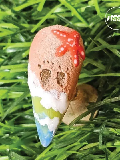 This creative beach-themed nail was designed by a student. It features textured sand, tiny footprints, waves, and a starfish, telling a complete story on a single nail.