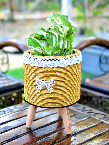 Our collection includes unique and stylish planters. This cheerful yellow tripod planter with lace detail is perfect for adding a touch of personality to your favorite small plant.