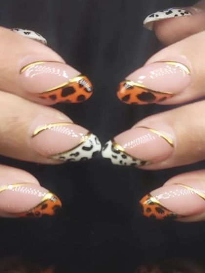A close-up of the dual-color leopard print tips.