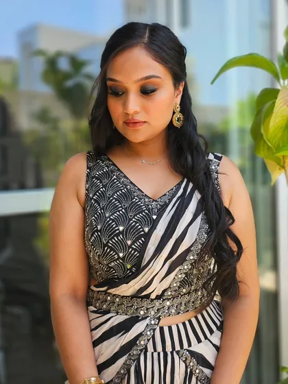 A classic black smokey eye is one of the most requested party looks. I will teach you the step-by-step process to achieve this timeless and elegant style, paired perfectly with a nude lip.