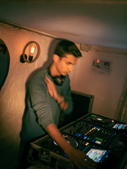 Another angle from the Olive set, getting ready to transition to the next track.