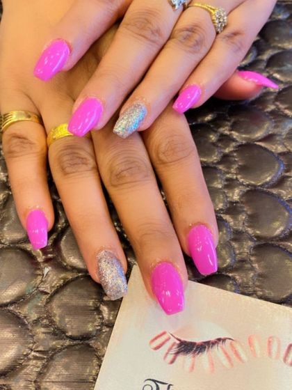 A bright and fun set of magenta coffin nails. The design is paired with silver glitter accent nails for a classic and glamorous combination.