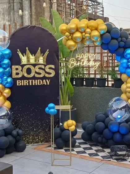 The full view of our 'Boss Birthday' setup on a terrace, complete with a balloon arch, neon sign, and a sleek, modern backdrop.