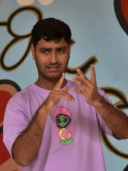 A Deaf participant and founder of Deaf Bookwave, Parmeet, shares his story and passion at one of our events. We provide a platform for leaders in the Deaf community to inspire others.