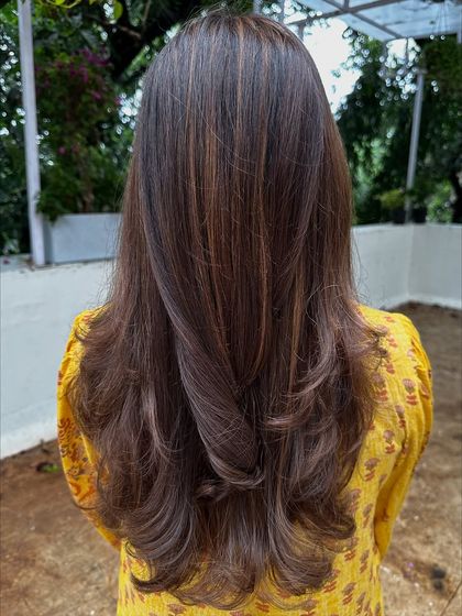 This custom color is what I call 'Iced Mocha Frappuccino'. It’s a cool, ashy brown with very fine, subtle highlights that give it a modern and chic vibe. Perfect for someone who wants a change without being too loud.
