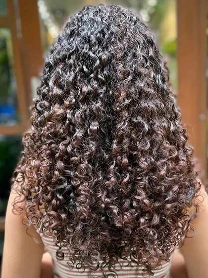 Sometimes all you need is a little shaping. Here, I took long, slightly undefined curls and added layers to create volume and movement, resulting in these beautifully formed spirals.