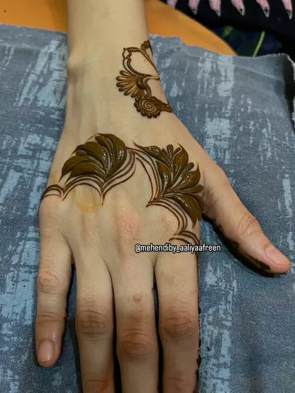 A close-up of the delicate leaf motifs, showing the fine linework.
