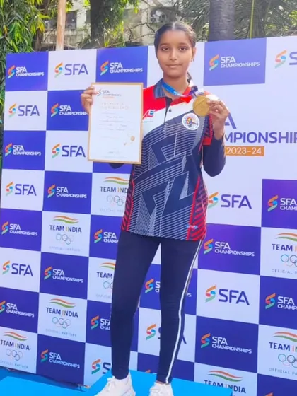 One of our U-17 champions proudly displays her gold medal and certificate at the SFA Archery Championships.