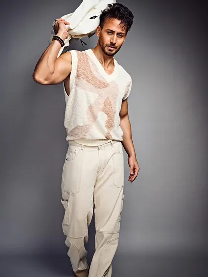 A casual yet put-together look for Tiger Shroff. This features a sleeveless knit vest paired with neutral-toned cargo pants for a comfortable and stylish appearance.