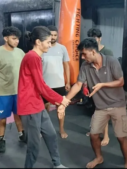A step-by-step demonstration of a wrist lock and control technique, a common and effective self-defense maneuver.