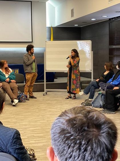 Here we are, deep in discussion during a practical workshop. I love these moments of exchange where students ask questions and we explore the concepts together, making it a shared learning experience.