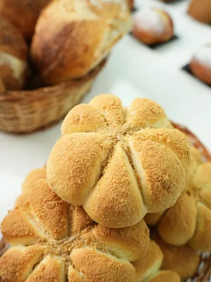 This flower shaped party brot is not only delicious but also a centerpiece for any gathering. You will learn the shaping and scoring techniques required to create such visually appealing breads.