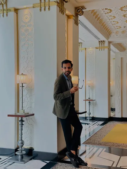 A relaxed but sharp pose in the hotel lobby before a show. My personal style is a blend of modern trends and classic professionalism, perfect for the corporate world.