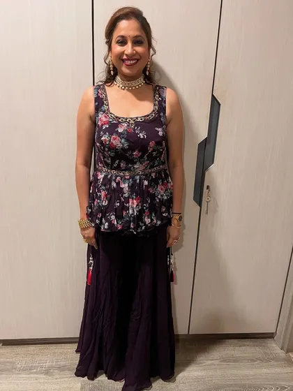 A clearer view of the outfit and the subtle makeup. The look is perfect for someone who wants to look put-together but not overly made up.