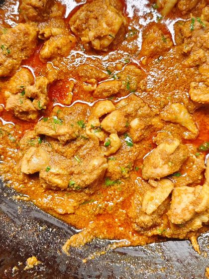 A close-up of the Kolhapuri Chicken Sukka I served in Japan. It's a dry chicken dish that's packed with the authentic taste of my homemade Kolhapuri masala. It’s spicy, aromatic, and absolutely delicious.