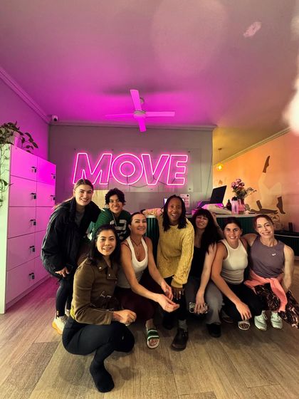 The power of community. This photo from my time in Cape Town reminds me that we grow stronger together, sharing our energy and passion for movement.