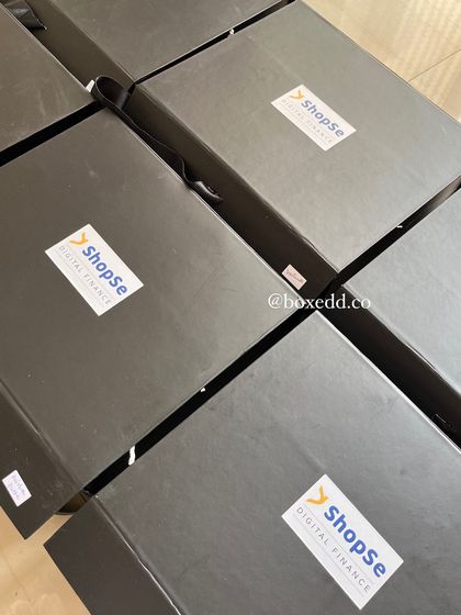 The final presentation of the ShopSe client gifts, with branded stickers on the boxes, ready for dispatch. This highlights our end-to-end service, from curation to delivery.