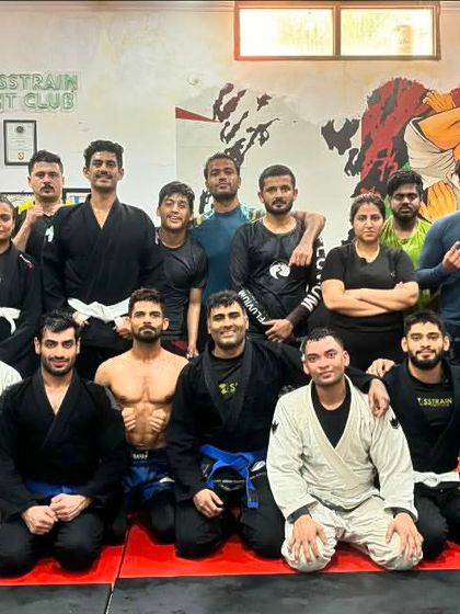 The team after another great Sunday session. The smiles and tired faces are a sign of a day well spent on the mats.