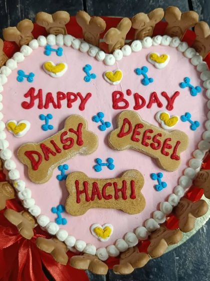 Another gorgeous, heart-shaped custom cake for the trio's birthday bash. I can arrange for cakes in various themes and designs to match your party's style.