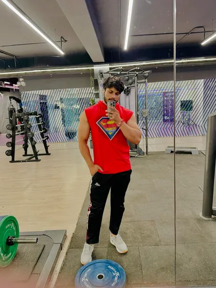 Another full-body gym selfie.