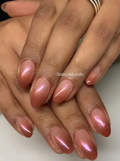 A warm, shimmery ombré on short, oval-shaped nails. The coppery-pink tones are flattering on every skin tone.
