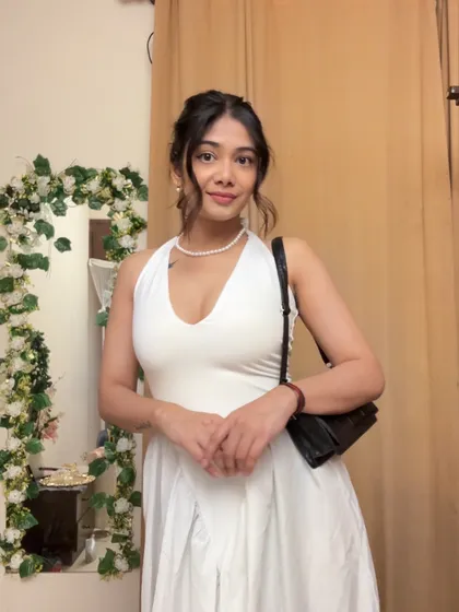 I absolutely loved this white halter-neck dress. It has such a classic, graceful silhouette that’s perfect for a summer party or a special date night.