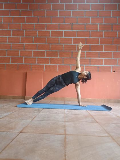 Saumya Mishra - Group & Private Yoga Classes Mastering Inversions: Headstands & Arm Balances photo 18